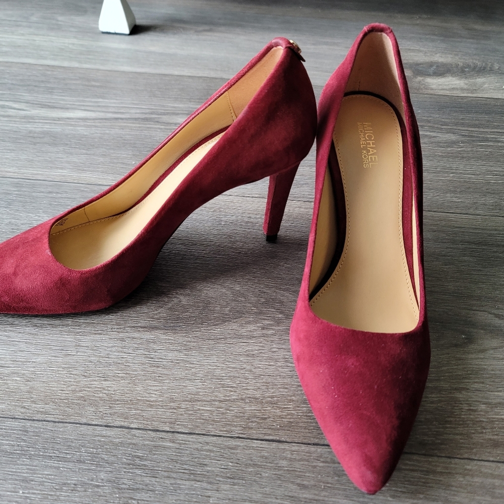 Suede Burgundy heel pumps